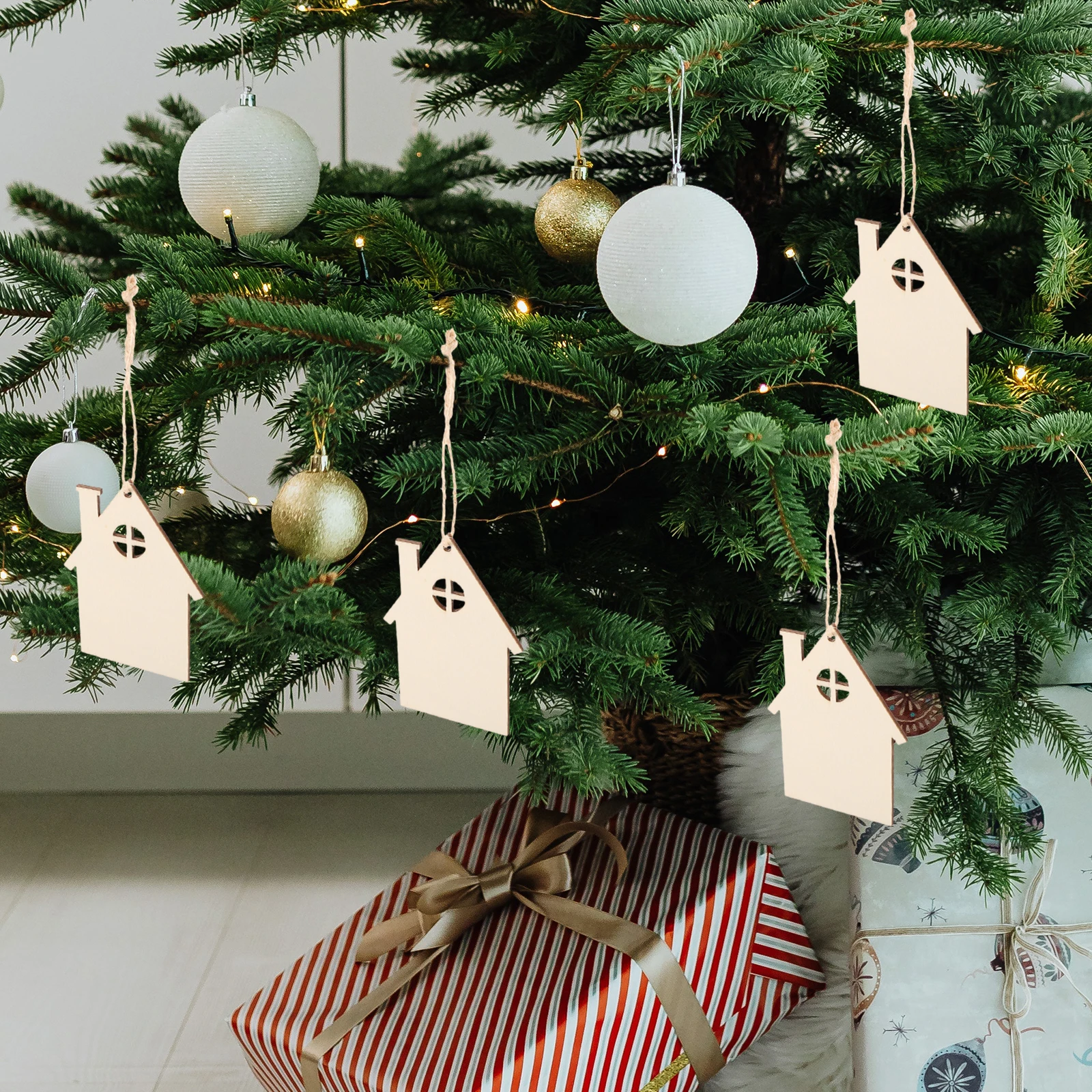 

20pcs Wooden Christmas Hanging House Ornaments Xmas Tree Pendants Holiday Party Decor Christmas Tree Hanging Decors Xmas