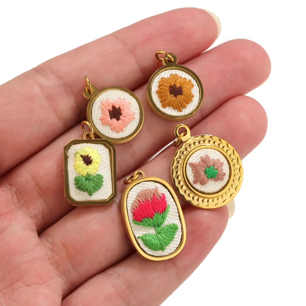 2 Stück Edelstahl-Blumen-Stickerei-Anhänger für Schmuckherstellung, Cartoon-Pflanzen-Tier-Anhänger, DIY-Halsketten- und Ohrring-Zubehör – Detail 3