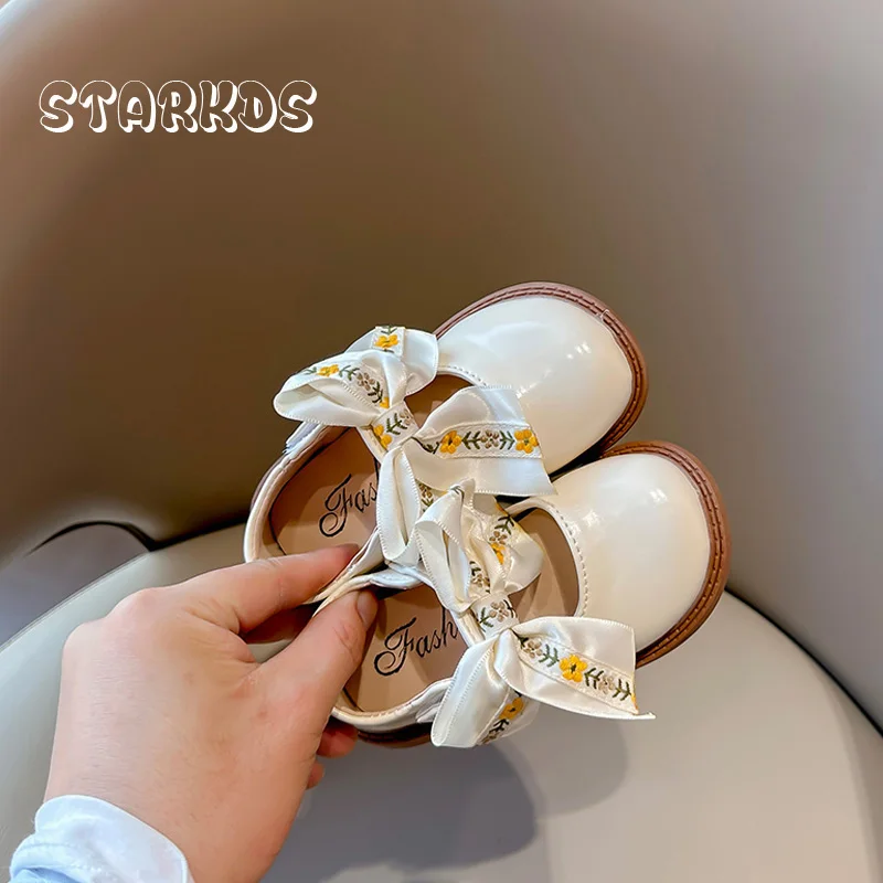 Mocassini ricamati con fiori Chic per neonate suola spessa Riband Bowknot ballerine Toddler Kids Retro scarpe in pelle con punta tonda