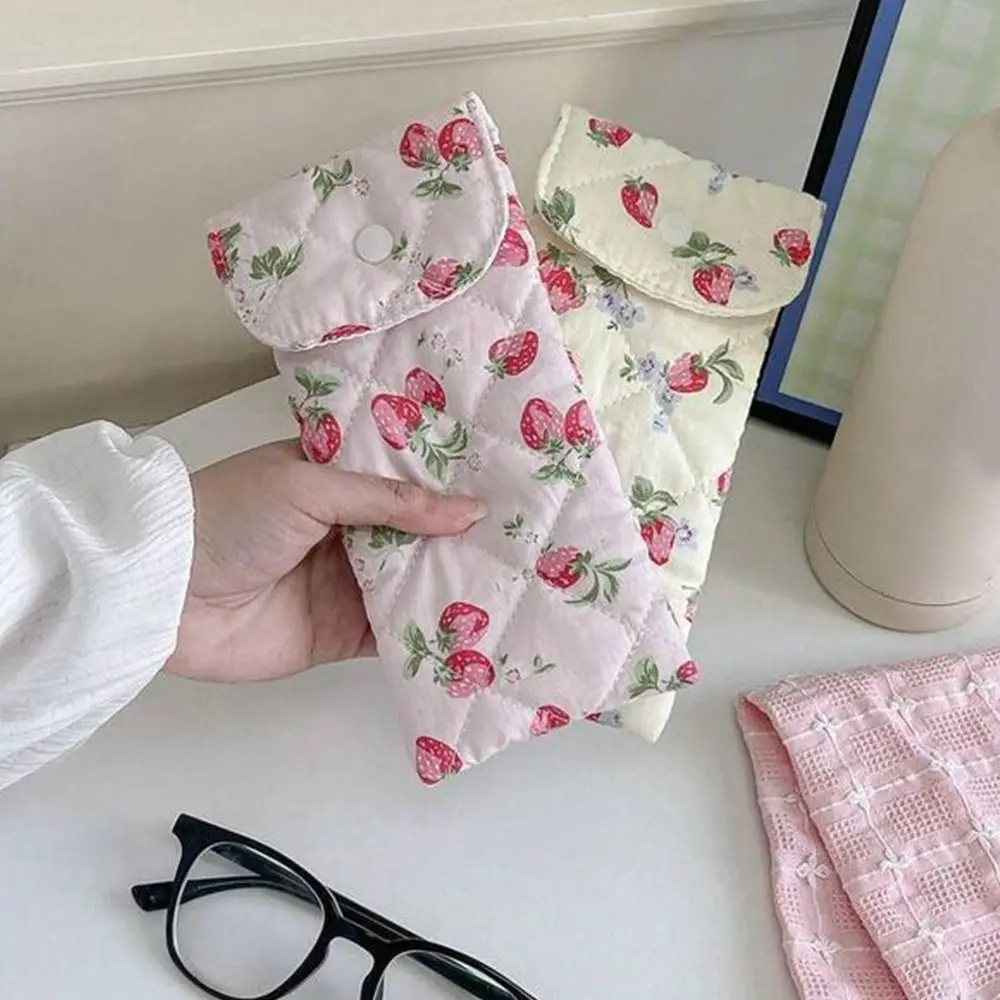 

Fashion Pink Heart Small Glasses Bag Flower Bear and Strawberry Pencil Pouch Cute Sweet Women Makeup Bag Gifts