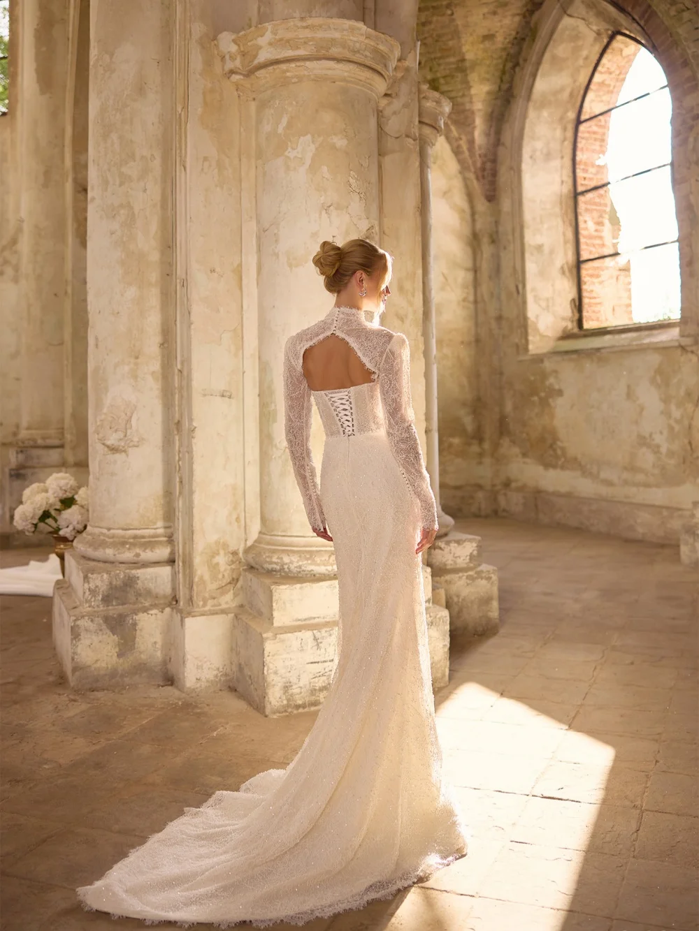 Urocza suknia ślubna z długiej koronki z koralikami, odpinane rękawy, wymarzona suknia ślubna w stylu syreny, szyta na miarę, vintage suknie dla panny młodej.