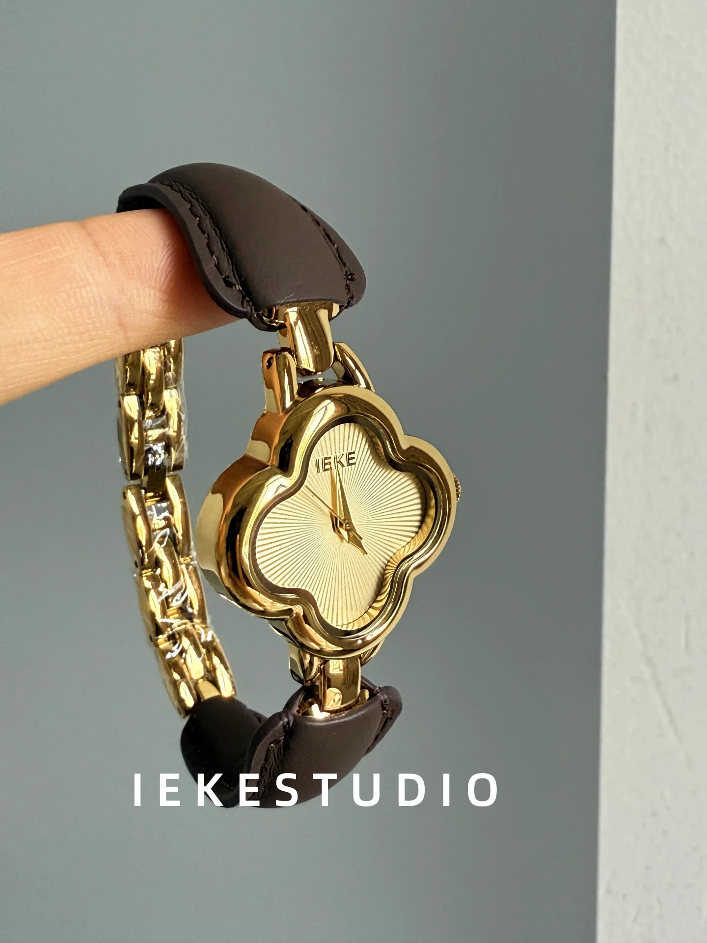 Brown Vintage Luxury Watch Classic Elegant Premium Leather Wristwatch Exquisite Ladies' Quartz Timepiece Gift for Women