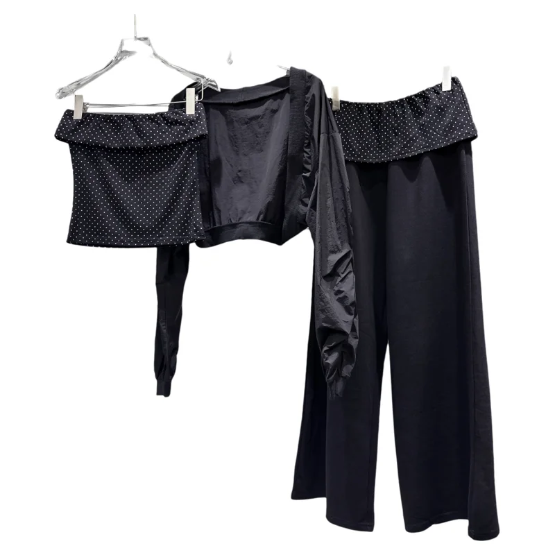 

Весенний комплект 2026: укороченный топ в горошек, юбка и повседневные брюки — модный женский костюм-тройка с высокой талией, длинными рукавами и длинными брюками