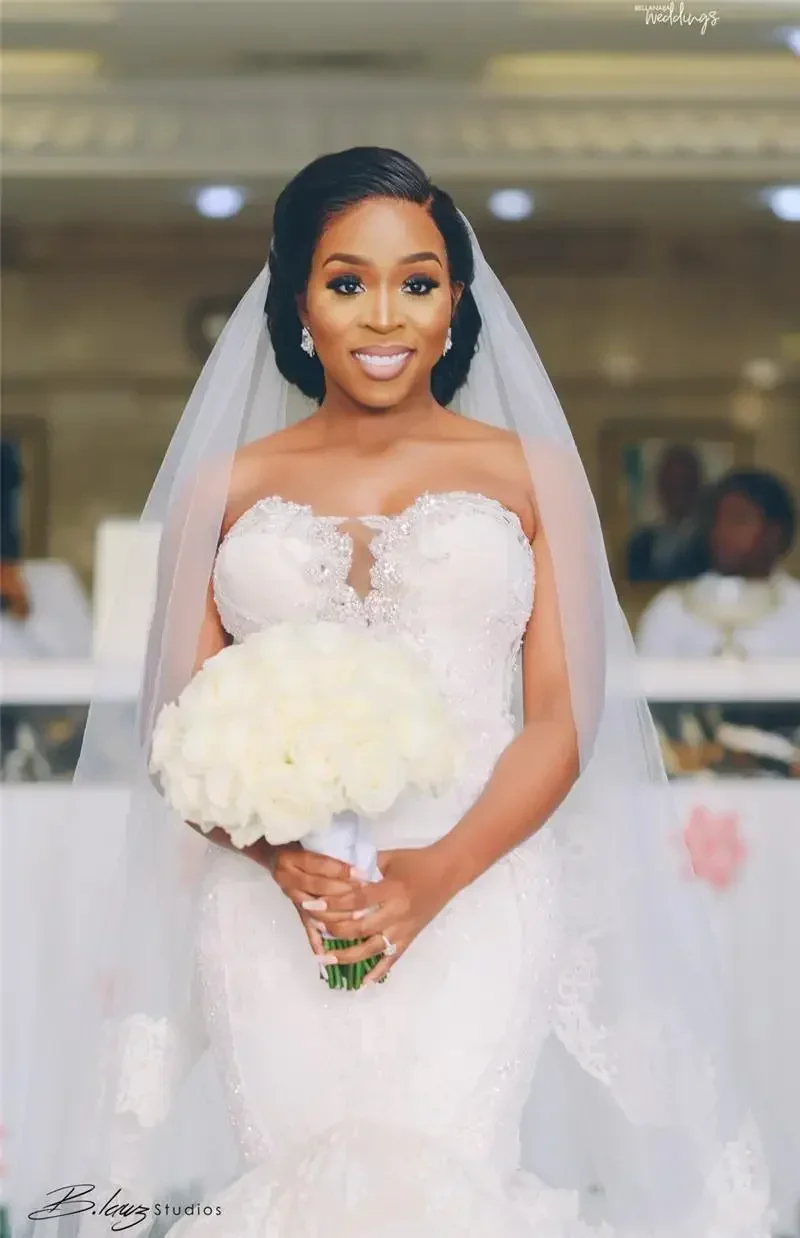 Aangepaste moderne lieverd kralen land kant zeemeermin trouwjurk witte Afrikaanse Nigeriaanse tuin bruidsjurk