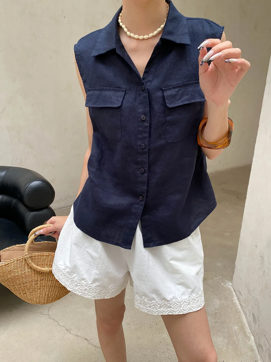 Sommerliche Damen-Weste in einfarbigem Design mit Revers und doppelten Taschen, ärmellos. – Detail 12