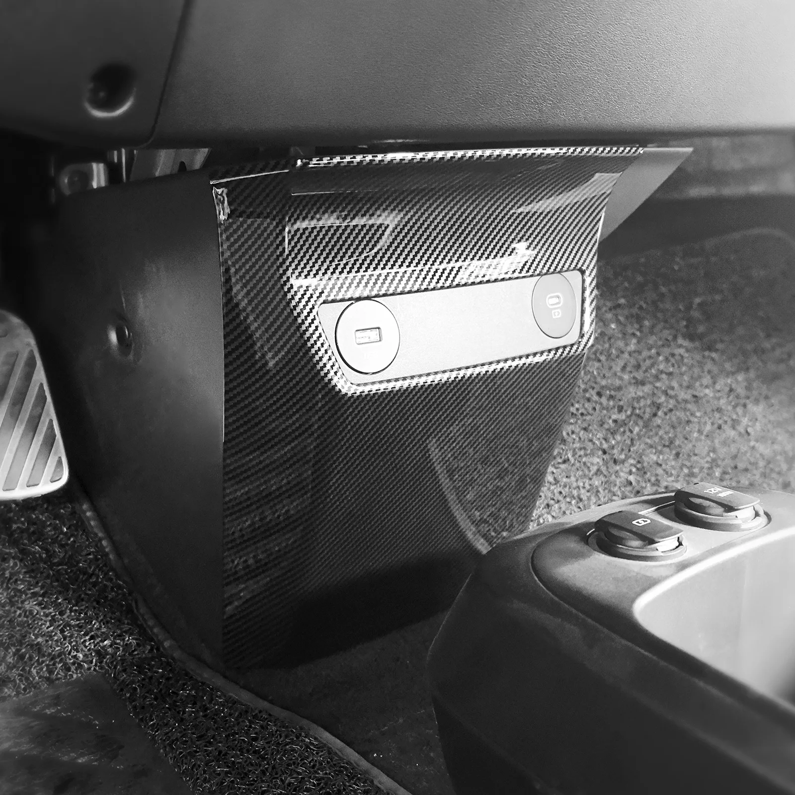 

For Kia EV6 2022 2023 Front Console Center USB Charging Port Cover Anti Kick Frame Car Interior Mouldings