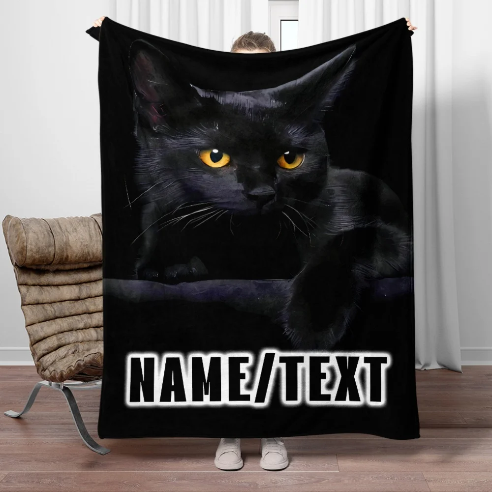 1 Stück WhiskerWonders anpassbare Flanell-Überwurfdecke mit schwarzer Katze – personalisierter Name, weiches Polyester, leicht, warm, digital