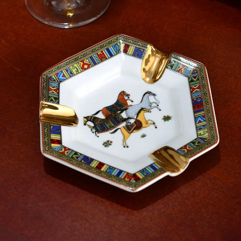 Ashtray Ceramic Cigar Ash Dish Horse Finished European Style Porcelian Home Office Decoration Boy Friend Birthday Presents Gift