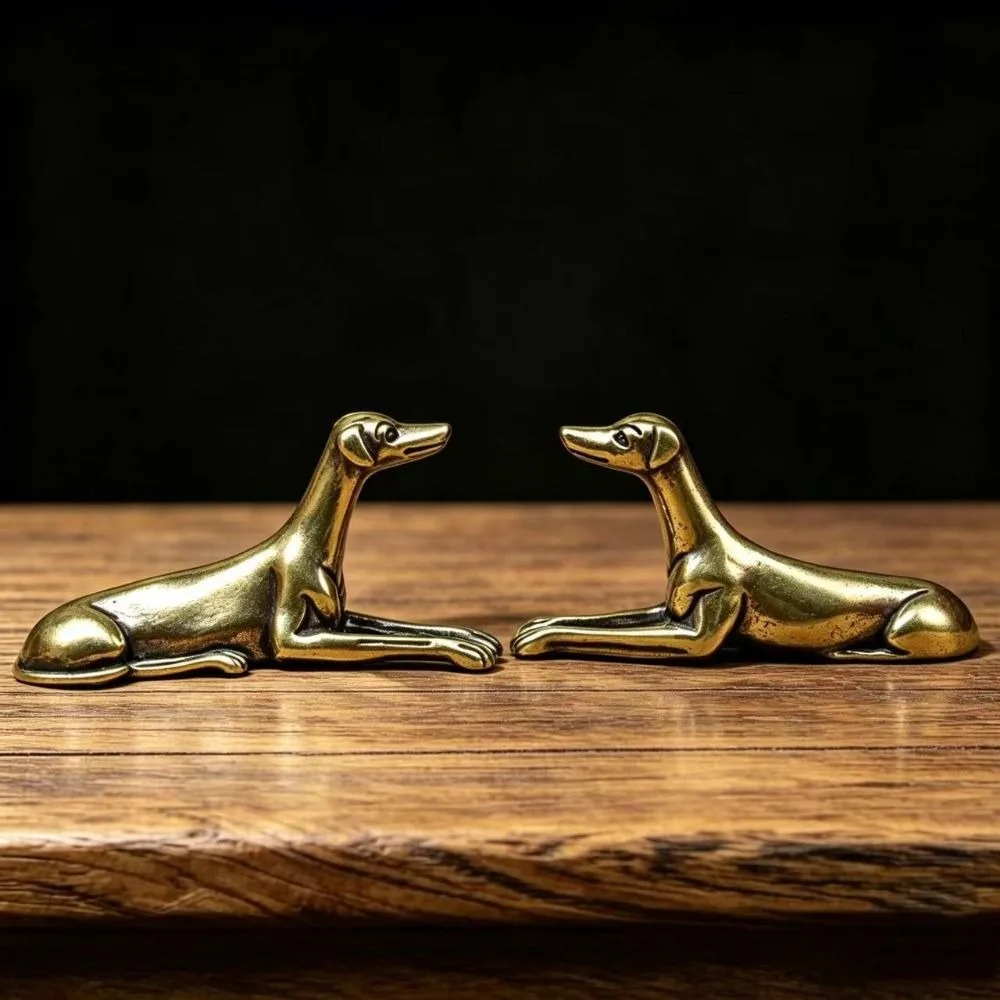 Hand-Carved Brass Greyhound Figurine Antique Finish Elegant Desktop Figurine Ornament Vintage Exquisite Zodiac Dog Tea Pet