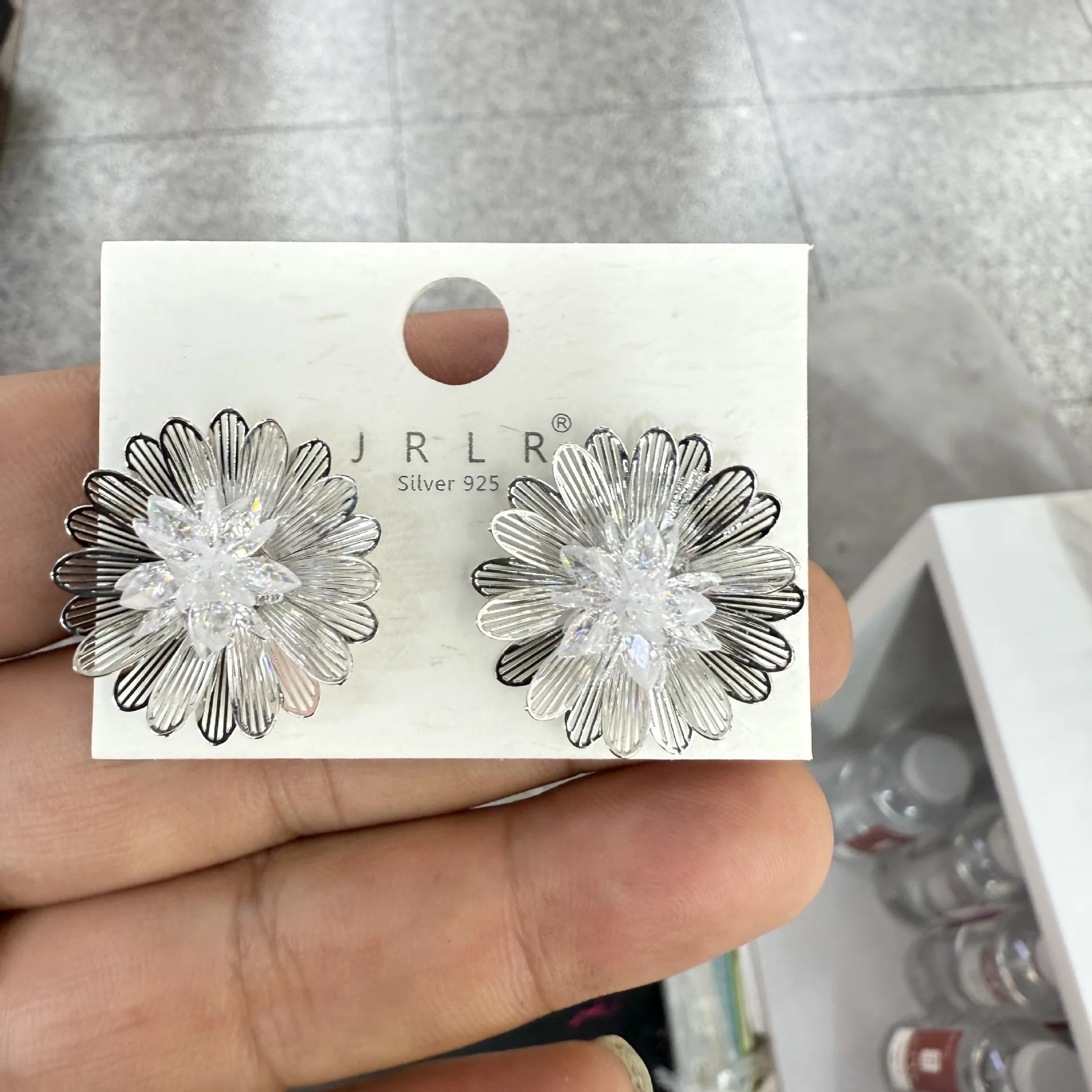 Super fairy ice transparent hollow zircon flower atmosphere romantic stamen versatile fashion mosquito coil disc earrings vacati