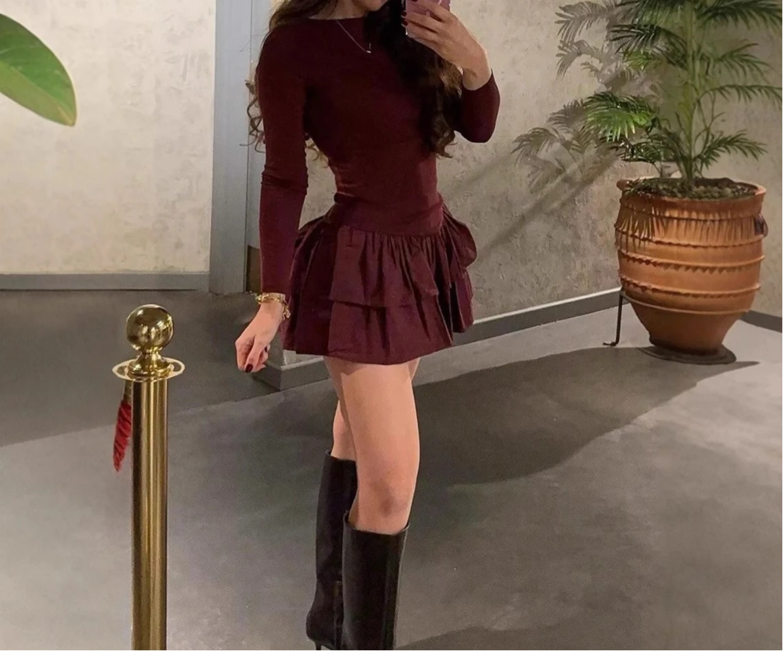 Feminino primavera manga comprida em camadas pulôver decorativo cor sólida mini saia vestido curto