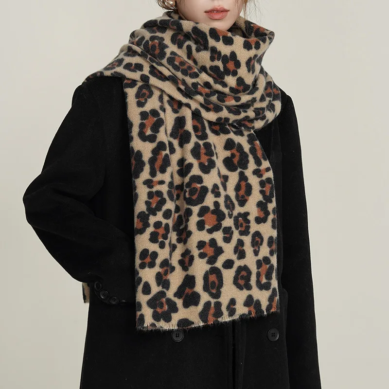 2024 new scarf women's winter leopard print scarf with high-end feel, imitation cashmere thick and warm large shawl