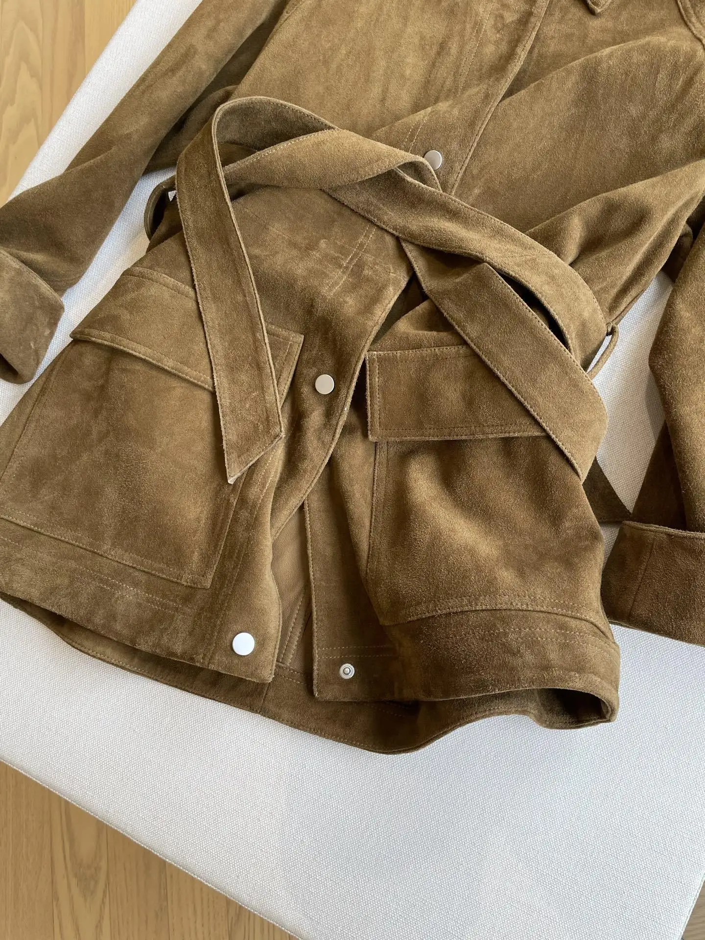 แจ็คเก็ตหนังอเนกประสงค์ ดีไซน์เรียบหรู สไตล์วินเทจ ทำจากหนังแกะแท้ ให้ความอบอุ่น เหมาะสำหรับฤดูใบไม้ร่วง/ฤดูหนาว