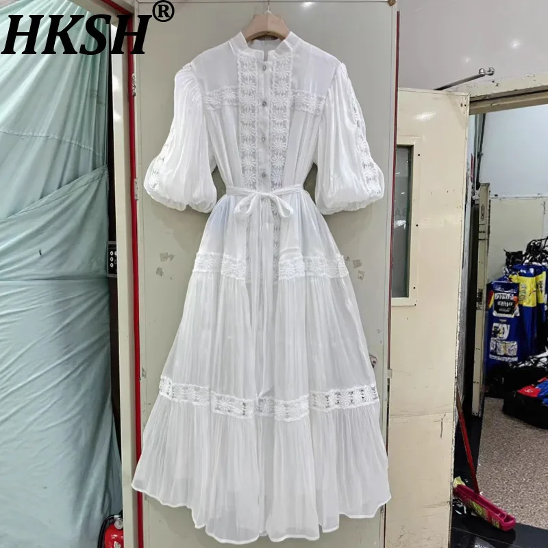 

HKSH Summer New Women Fashion Casual Tide Puff Sleeved Single Breasted Embroidery Lace Hollow Out Patchwork Pleated Dress HK7086
