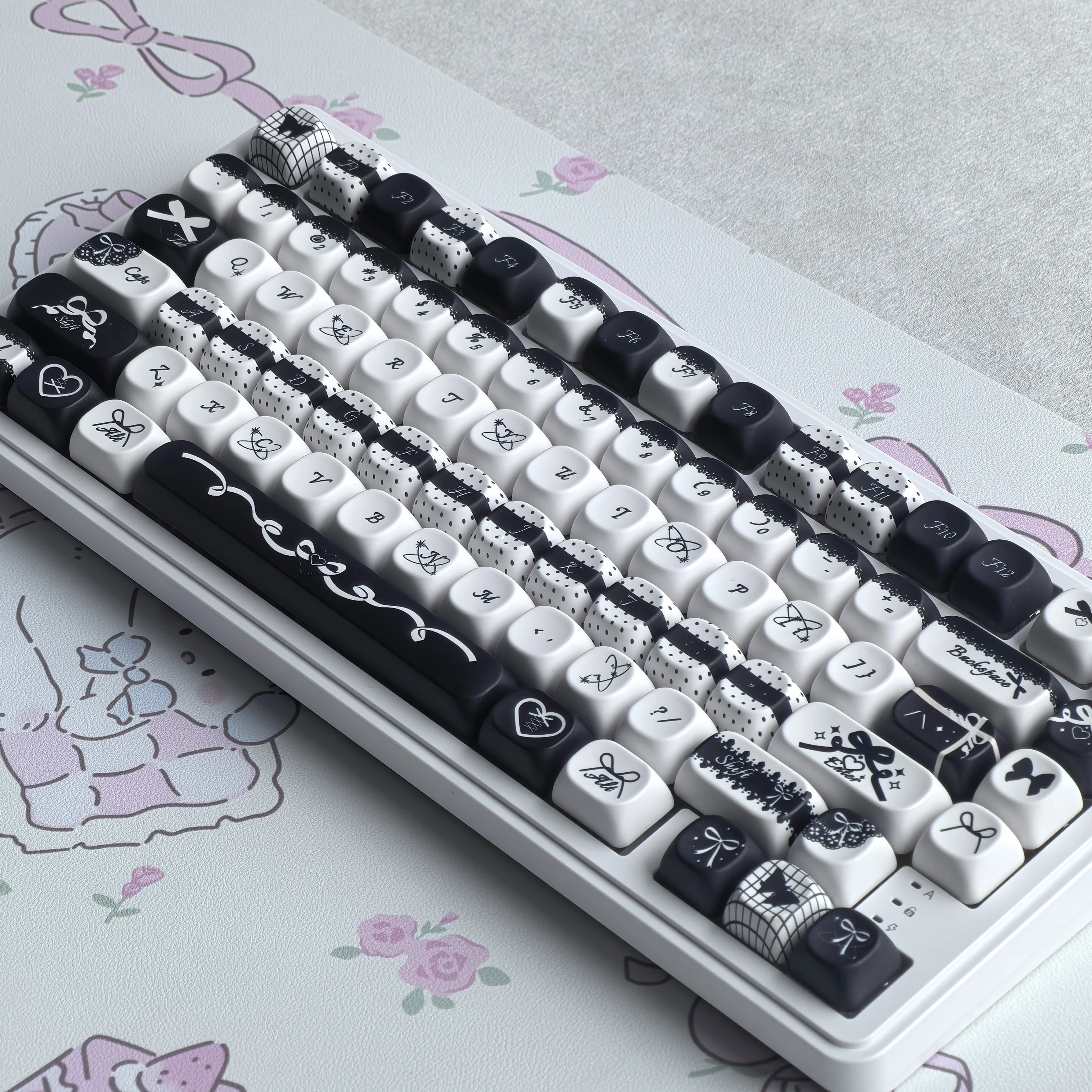 

MAIMOOO Black Bow Keycaps moa pbt Round And Cute DIY aula Keyboard Keycaps Pink And Blue