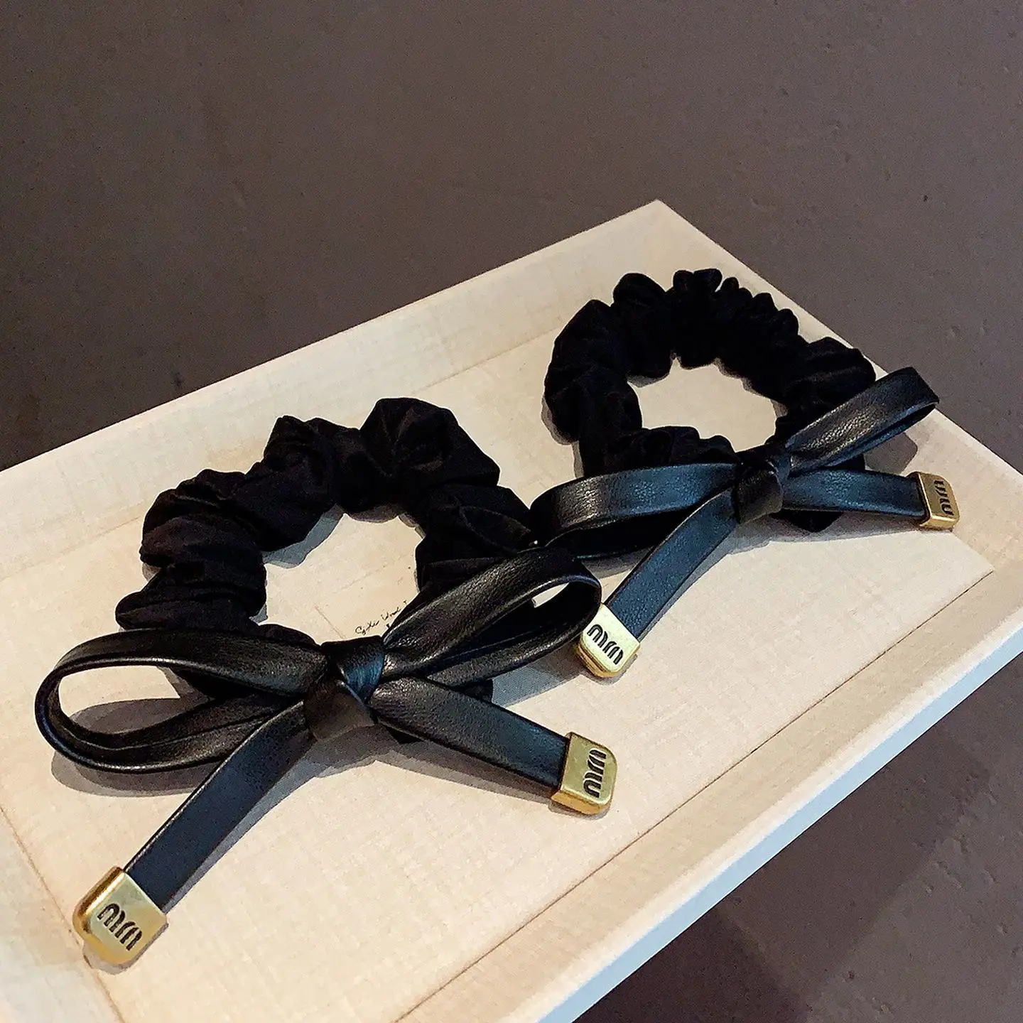 

2026 New Style Black Leather Bow Hair Clip, Classic Letter Hair String Sweet and Fashionable Daily Headband Spiral Hair Ornament