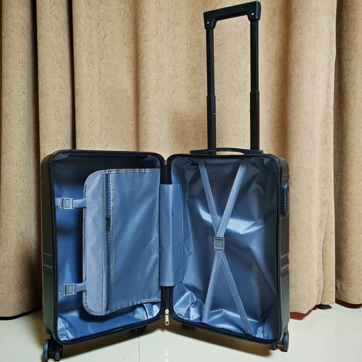 One Piece, nuova valigia di fascia alta, valigia trolley, valigia d'imbarco, 20 pollici per uomini e donne, design alla moda, materiale rigido ispessito di alta qualità, chiusura con cerniera durevole, blocco password