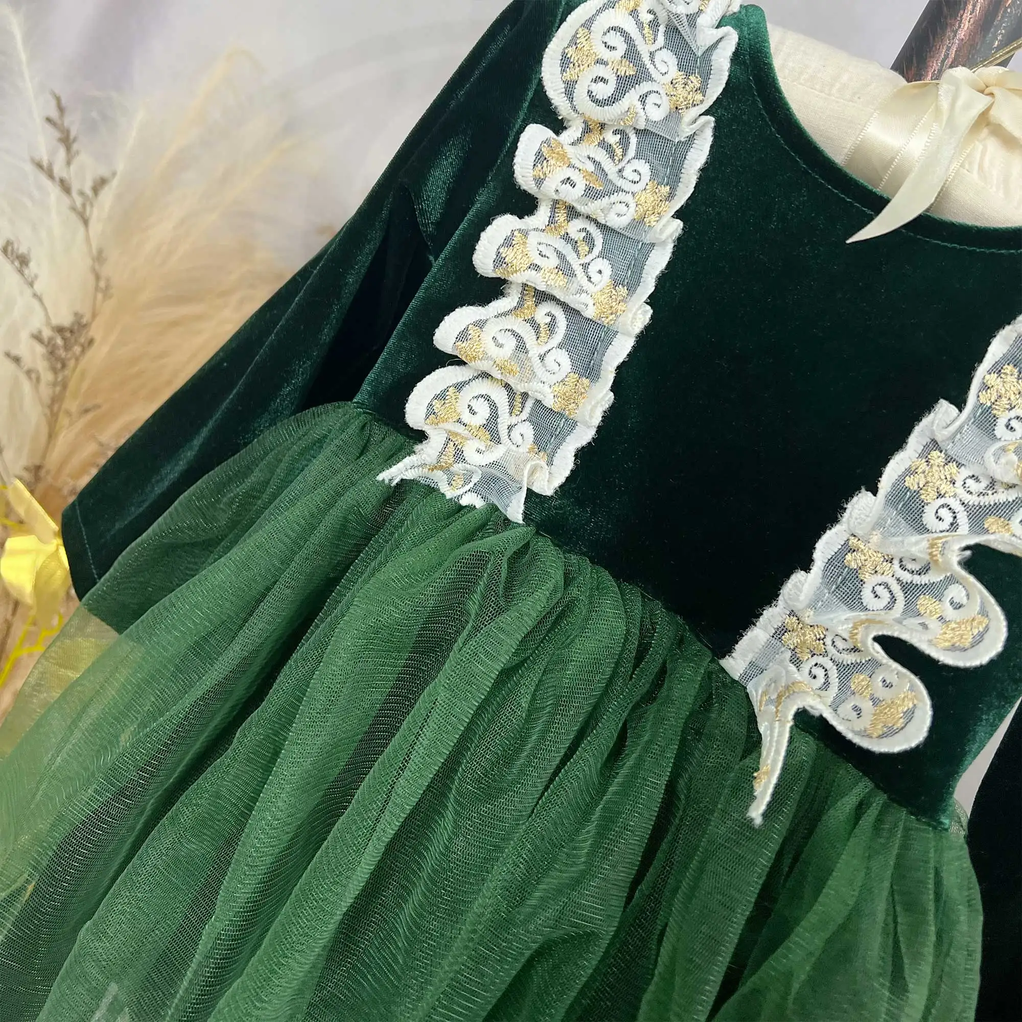 Vestido de veludo com gola redonda, mangas compridas, decorações de renda e saia de tule, vestidos de festa para meninas, fotografia para crianças