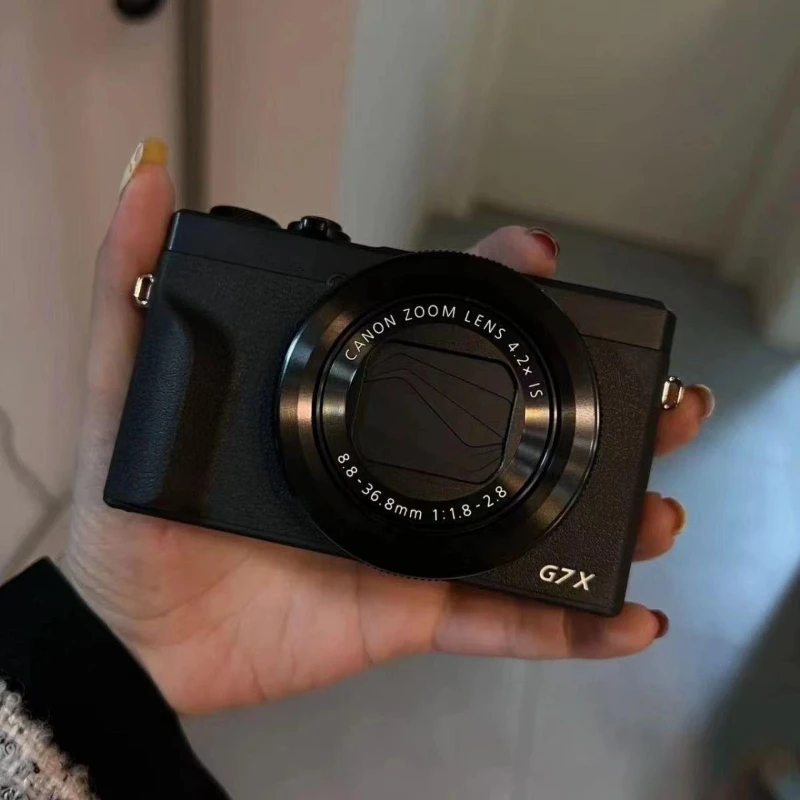 

6400 pixel digital camera high definition retro beauty can be uploaded from ccd camera student party mobile