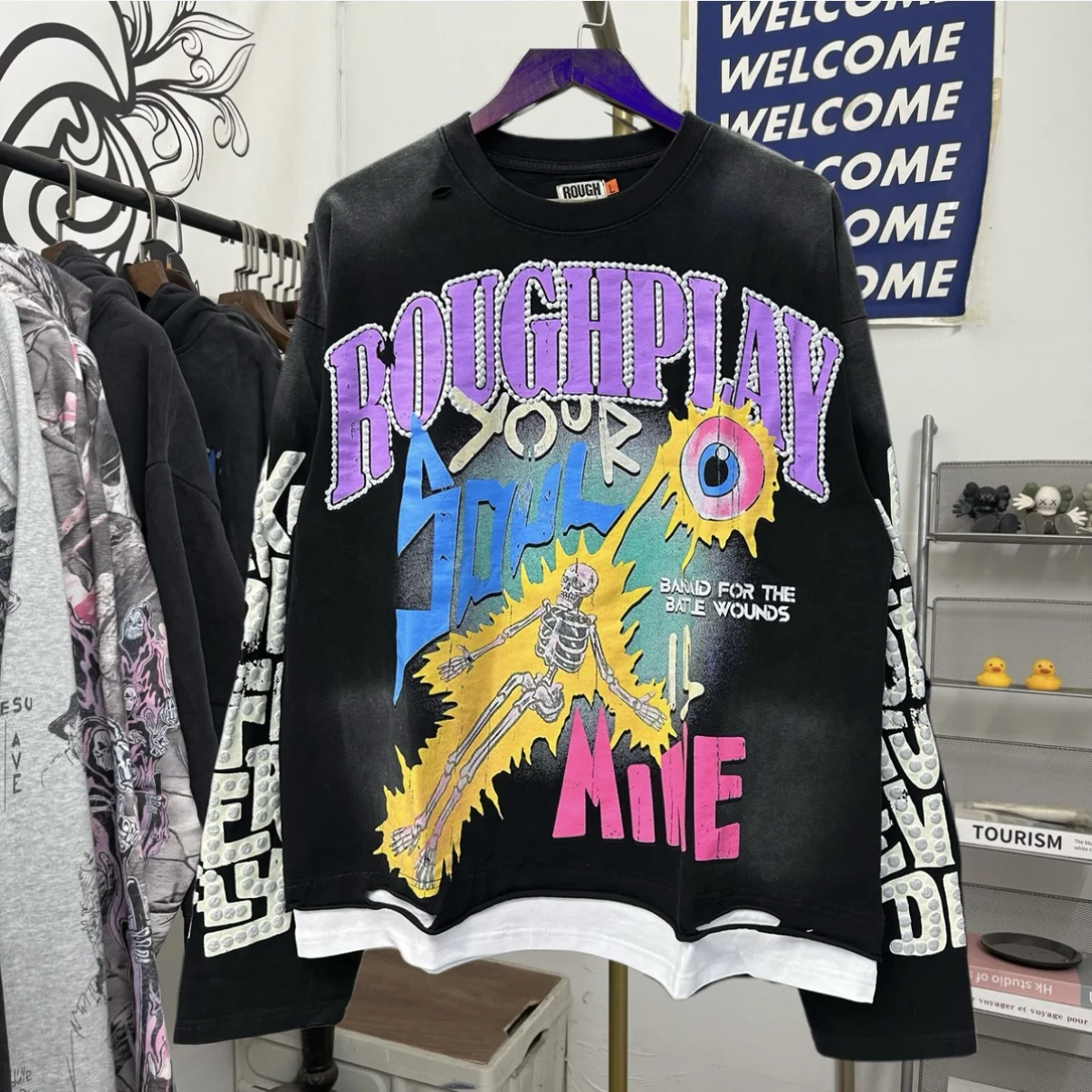 

Футболка Rouglay American High Street Yellow Flame Skeleton Skeleton Waed out Long Sve T-irt для мужчин и женщин, винтажная, с дырками и пэчворком