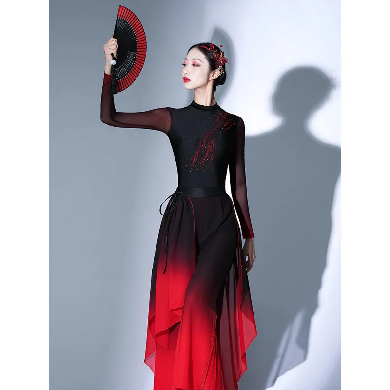 象王の舞衣、九江通の古典舞踊衣装、牛流の舞衣、赤と黒