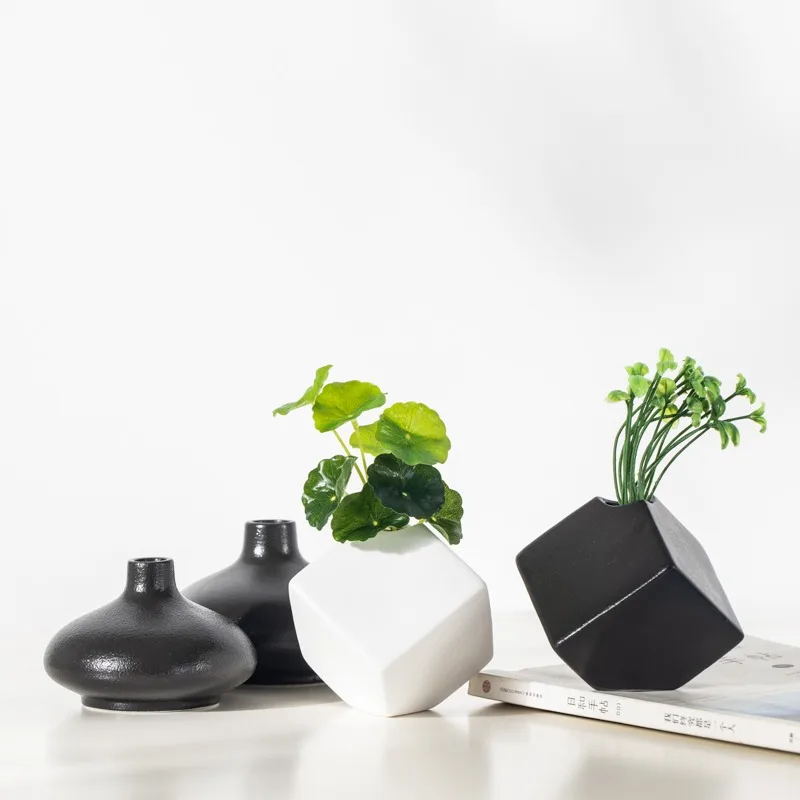 Modern Geometric Ceramic Vase, Multi‑Faceted Diamond Shape Small Flower Vase for Home Desktop Tabletop Decoration