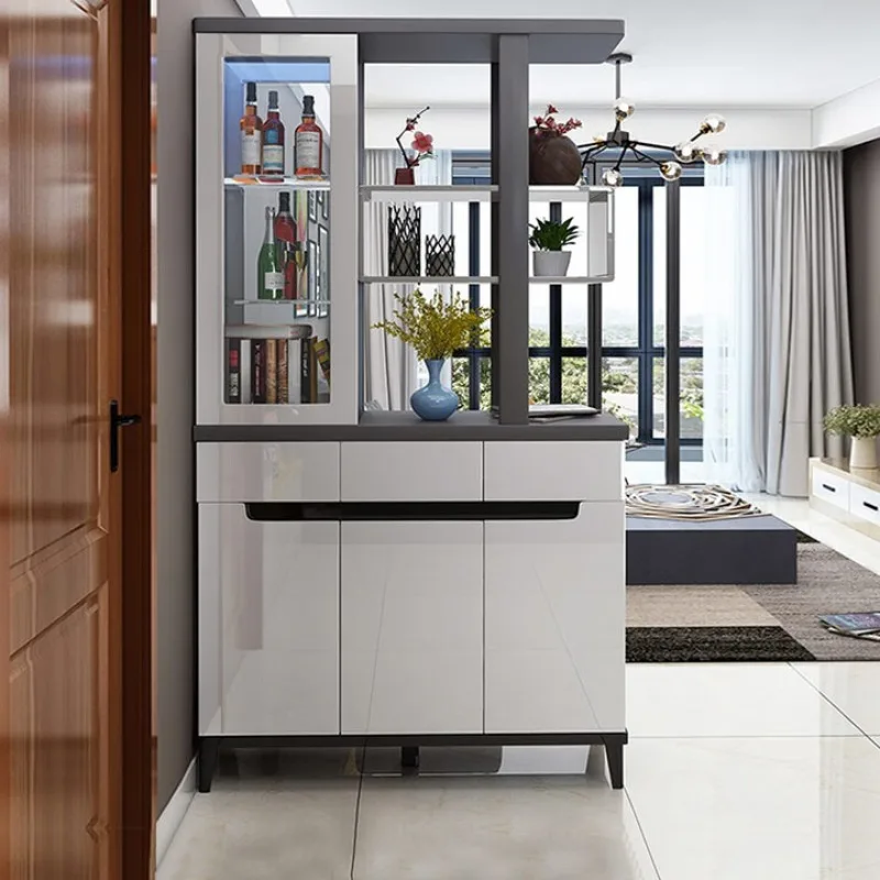 Schlichter und moderner dekorativer Türschrank