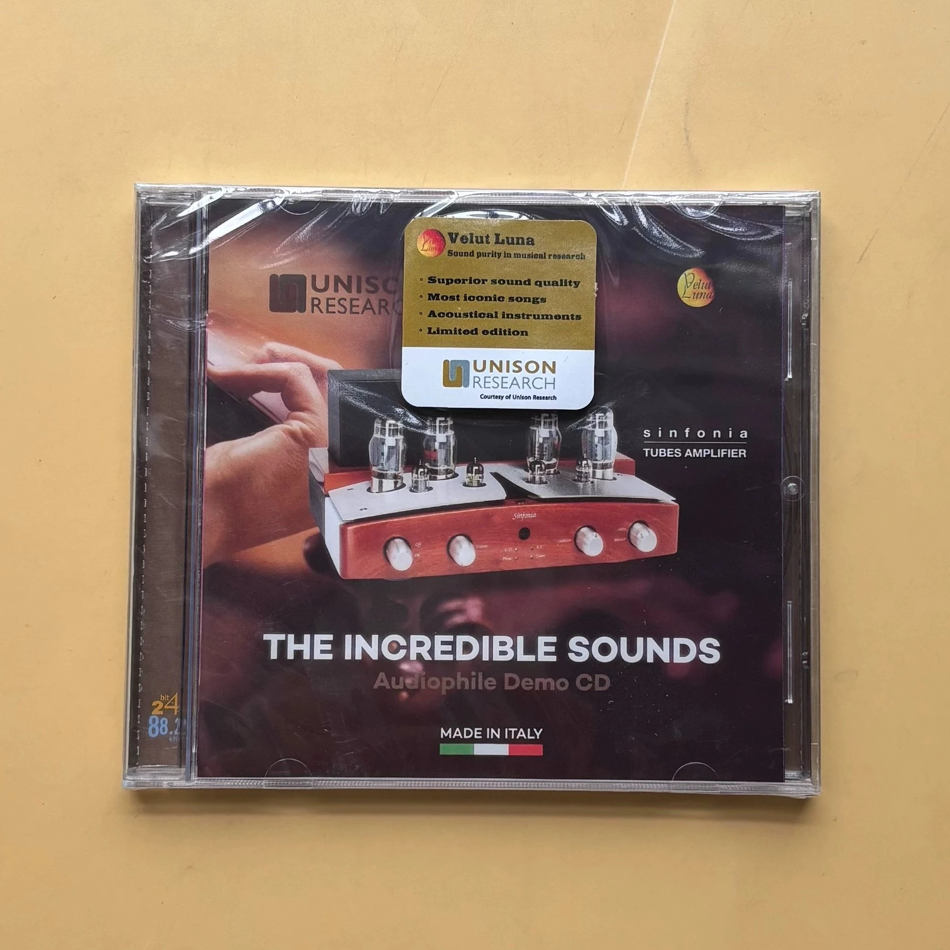 

Музыкальный компакт-диск Jazz Unison, альбом «Невероятные звуки», музыкальная запись Besame Mucho, косплей, Walkman Soundtracks, коробка, музыкальная вечеринка