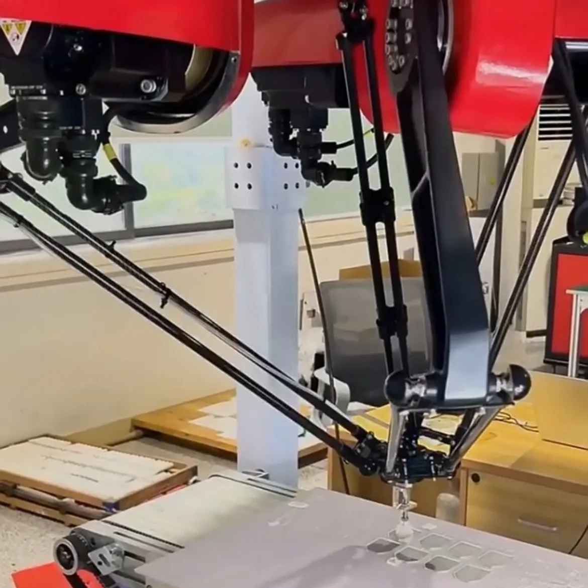 Robot 4 Axis Parallel Manipulator With PLC & Motor Vision System For Pick Place Packing Sorting Automation High Efficiency