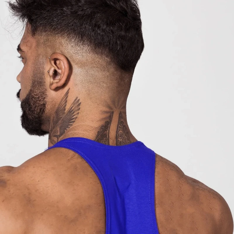 سترة سترينجر للرجال للتمرين المكثف في صالة الألعاب الرياضية وخالية من الأكمام بدون أكمام وظهر خلفي خفيف مع أشرطة ثابتة لكمال الأجسام