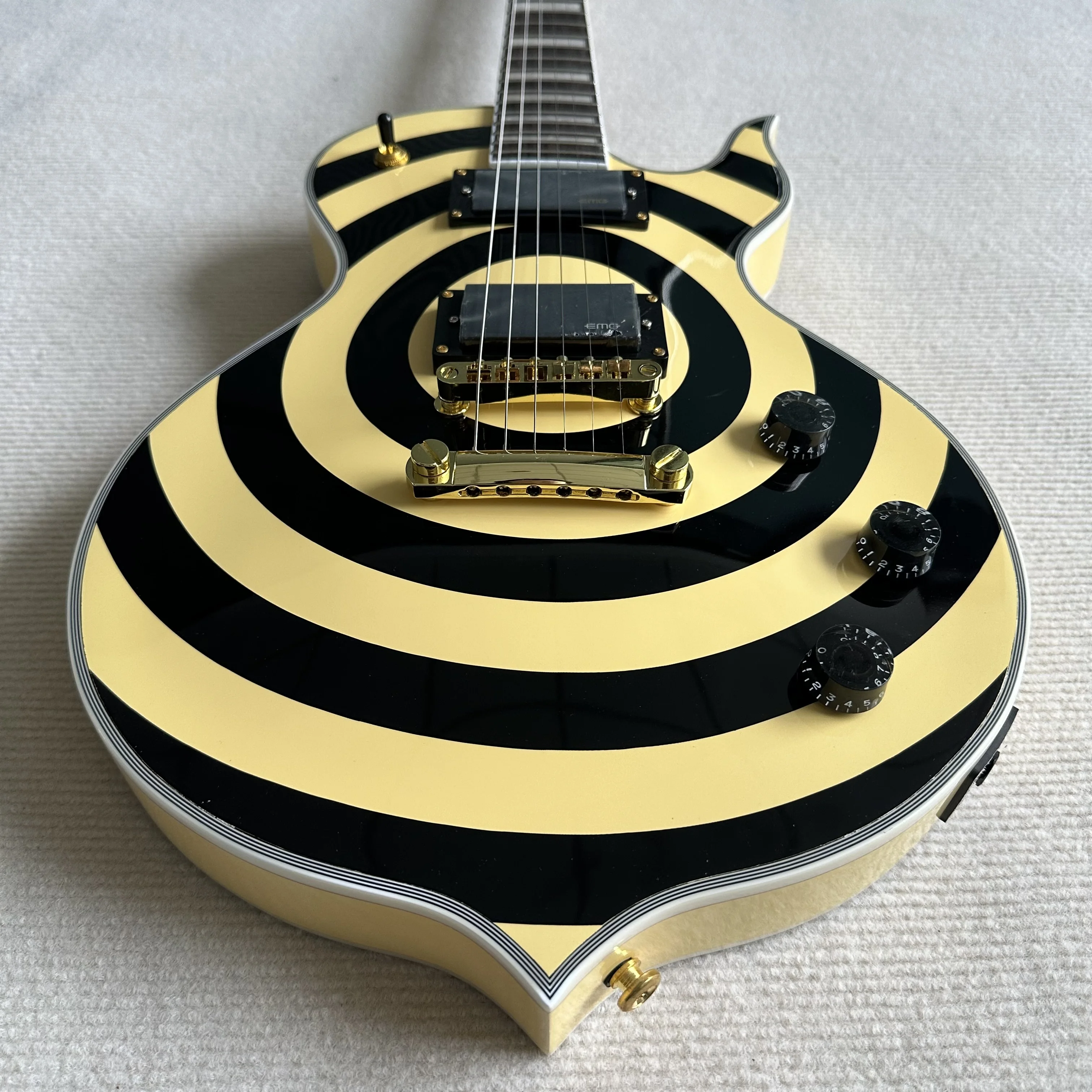 6 String Zakk Wylde Bullseye Electric Guitar Black Cream Bullseye Graphic Rosewood Fingerboard Gold Hardware