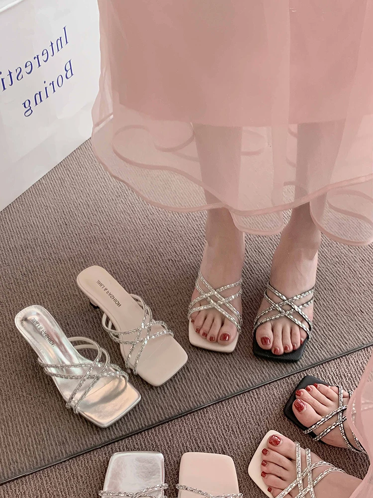 

Женские туфли-тапочки в стиле ретро, квадратный носок, тонкий ремешок, высокий каблук, со сверкающими бриллиантами, лето 2024