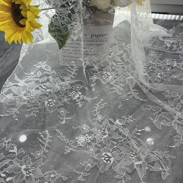جودة عالية جديدة متعددة الألوان المطرزة الدانتيل متفوقا النسيج المطرزة الرموش الدانتيل اليدوية فستان الزفاف الملابس والاكسسوارات