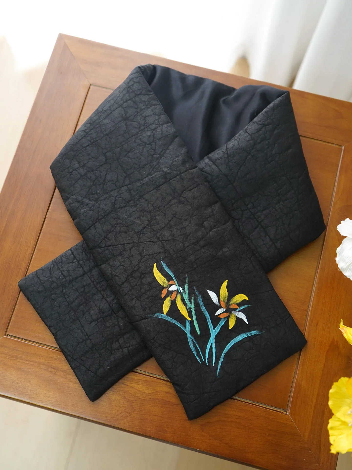 Echarpe-en-soie-noire-peinte-a-la-main-exquise-xie-ting-lan-yu-style-chinois-traditionnel-chaleur-et-elegance-cadeau-pour-tous-les-ages