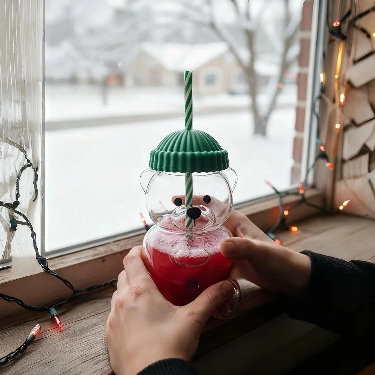 

590ml Cartoon BearStrawGlassDrinkingCup for Coffee and More Featuring an Eye - catching BearHatDesign Suitable for HomeOfficeUse