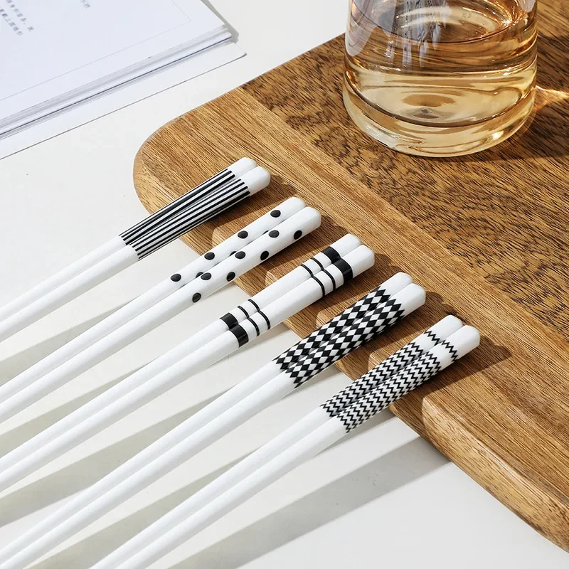 1 Pairs Polka Dots Ceramic Chopsticks High Temperature Resistance Bone Porcelain Long Sushi Household Sushi Chopstick