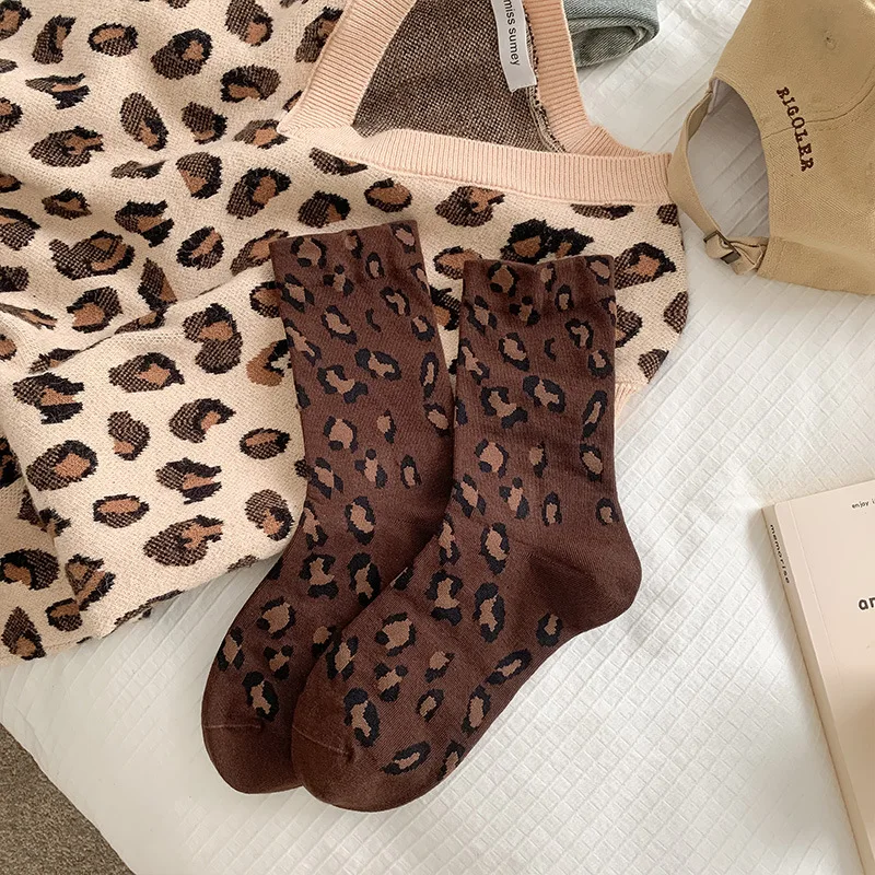1/5 Paar Damen-Socken mit Leopardenmuster, gepunktet, mittellang, modisch, bequem, schweißabsorbierend, atmungsaktiv, für alle Jahreszeiten, lässige Socken – Detail 5