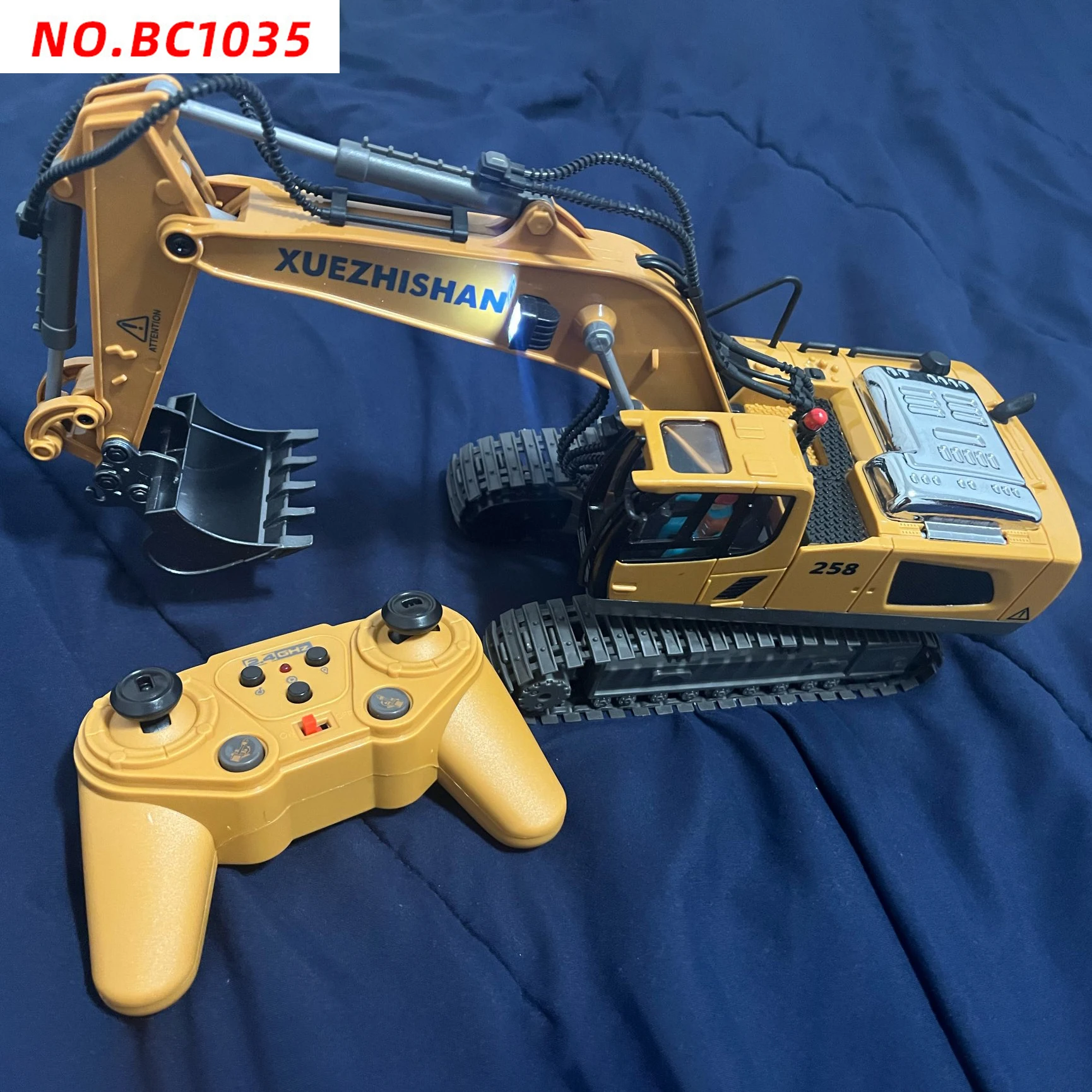 Hot BC1035 1/24 Alloy Remote Control Excavator Mini RC Excavator Model 11 Channel Excavator For Children RC Trucks Toys Gift