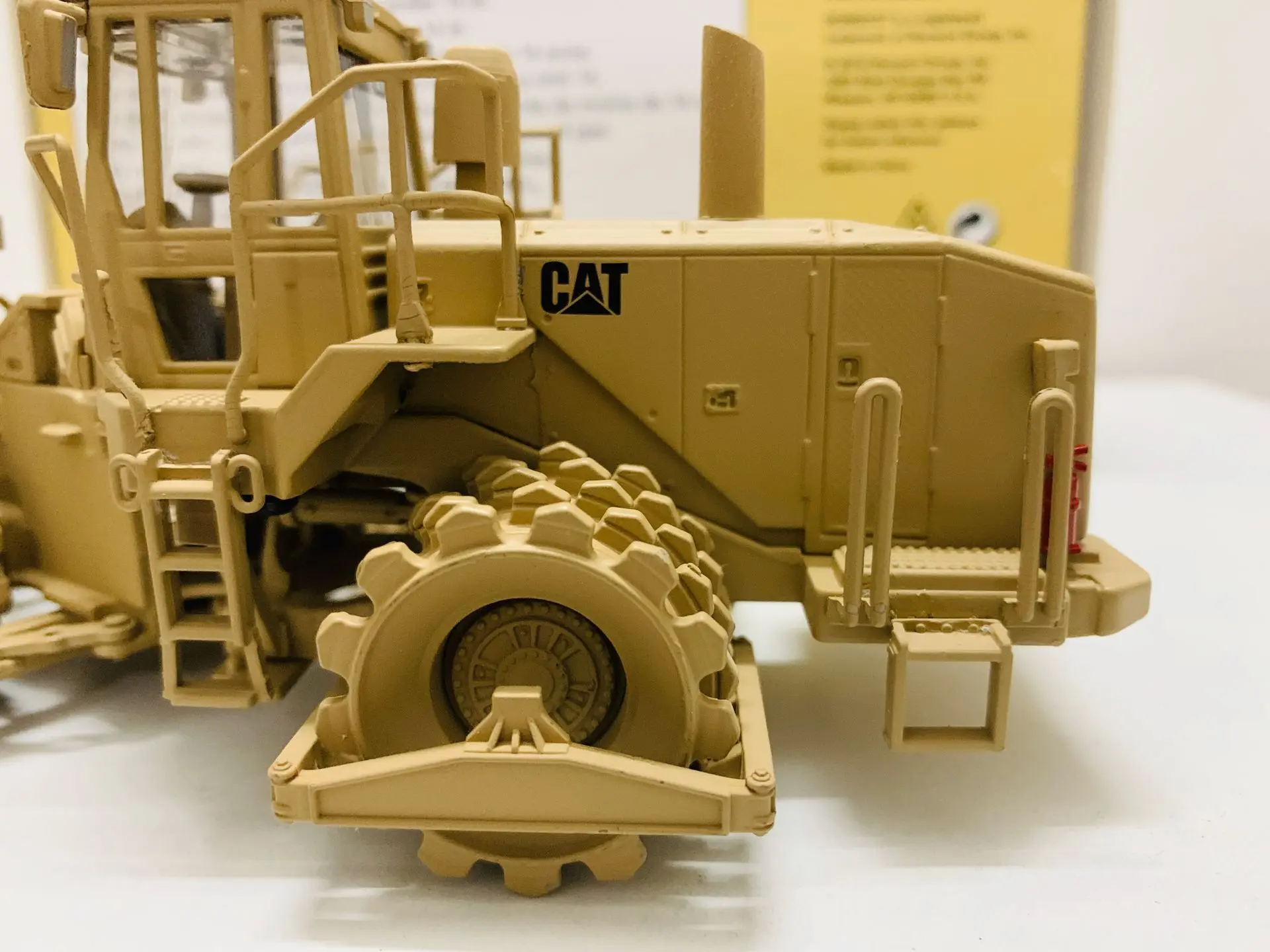 Military 815F Soil Compactor 1:50 Scale DieCast Model 55254