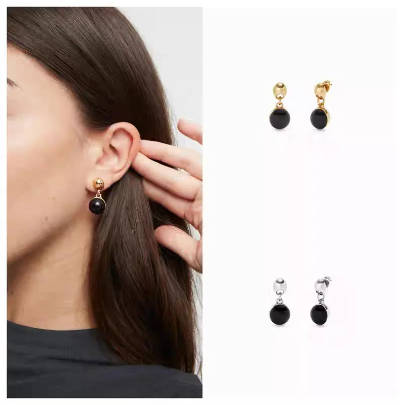 

Новые дизайнерские серьги 2026 года с черными камнями, подходят для повседневного и модного образа.