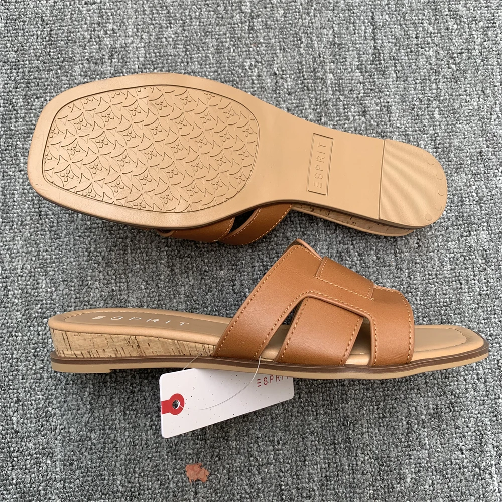 2024 New Women's Slippers Summer Super Hot Internet Celebrity Fairy Home and Outdoor Flat Fashion Classic Women's sandals