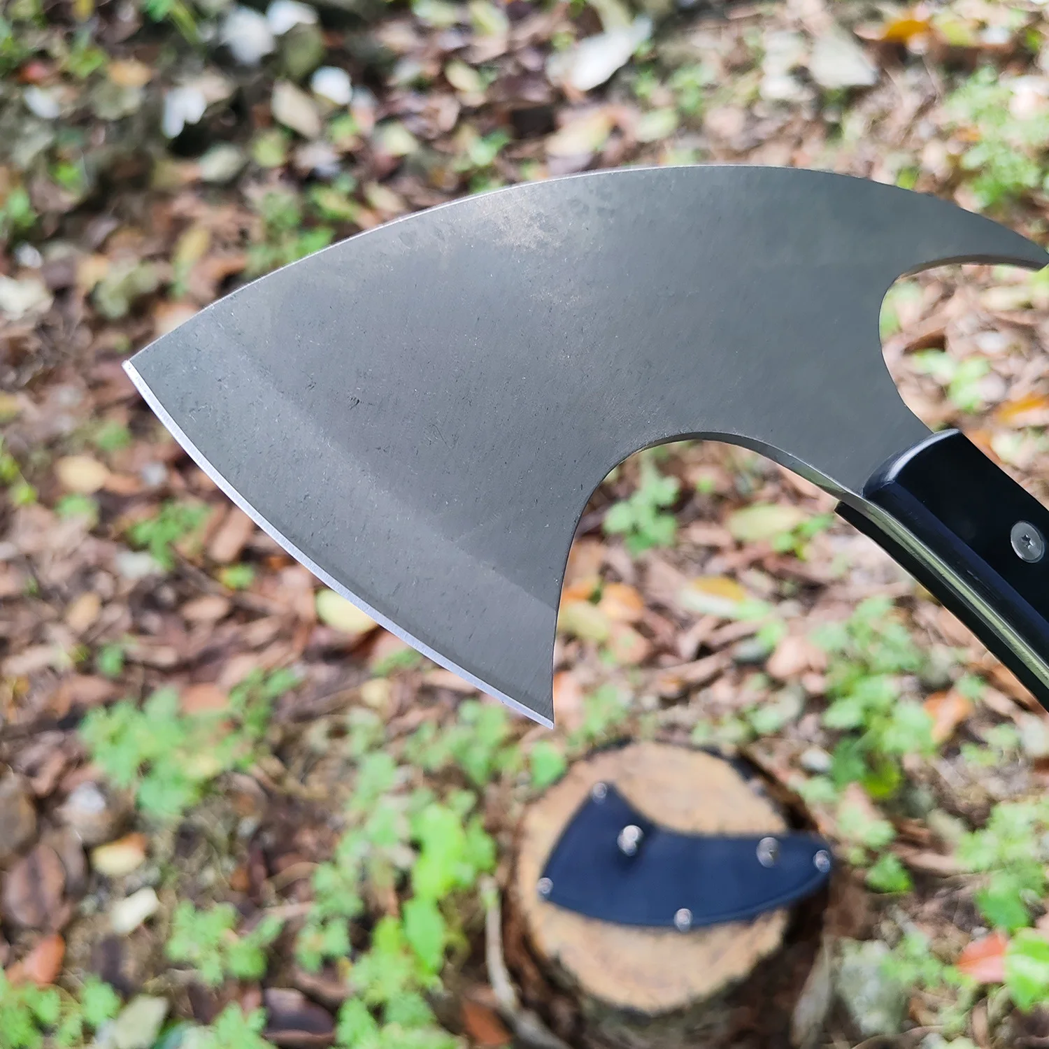 Outdoor Portable EDC Self-defense Fire Fighting Outdoor Tactical Axe Multifunctional Emergency Survival Tool