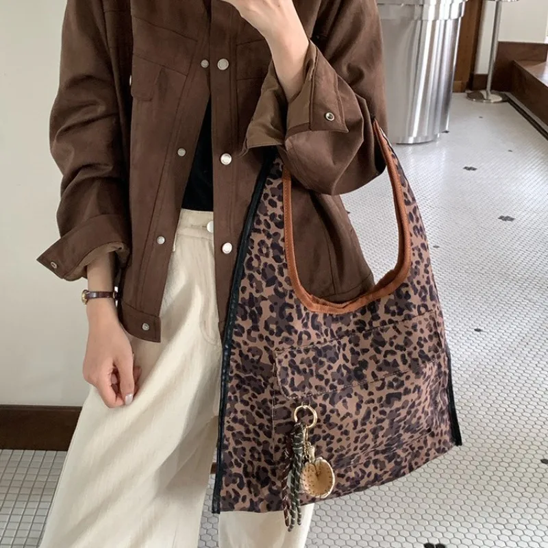 

High End New Design Leopard Print Canvas Tote Bag Large Capacity Minimalist Casual Commuting Underarm Single Shoulder Bag Niche