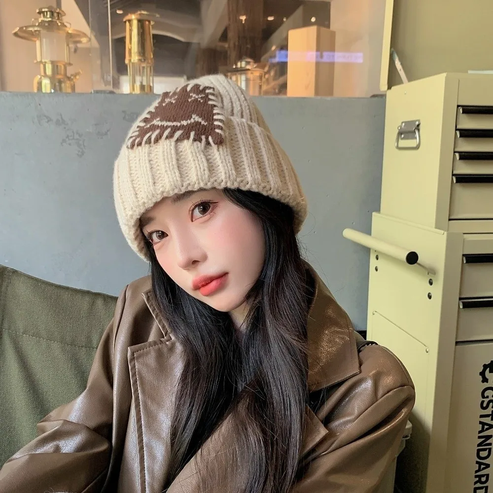 ニッチデザインフェイスパッチビーニー ストリートウェア ソフトニットウールハット 暖かい冬用帽子