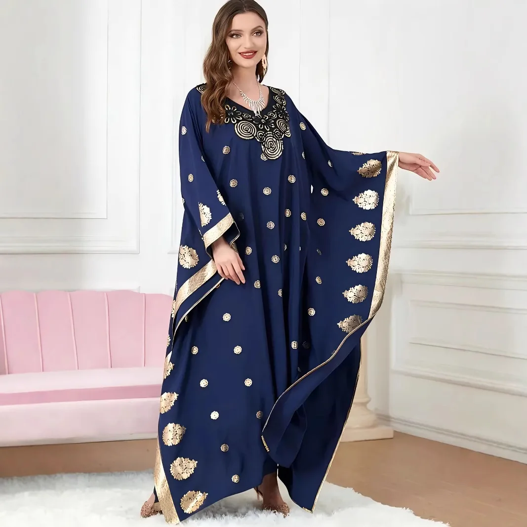 

Элегантное платье ConservativeCut: Роскошное вышитое платье-летучая мышь свободного кроя, струящееся, с золотистым блеском и цветочным узором, Абайя