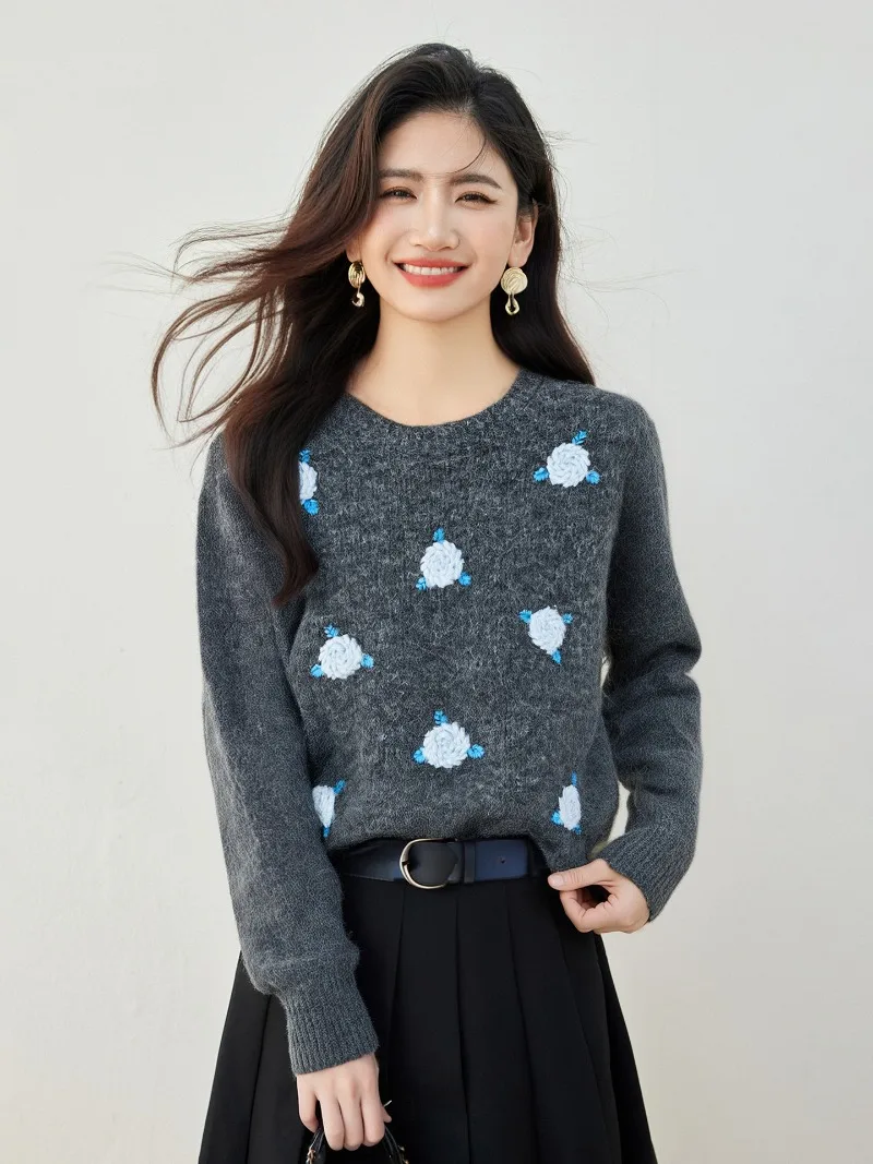 

2025 Autumn Winter Embroidered Three-dimensional Flowers Sweater Women Korean Elegant Round Neck Knit Pullovers Sweaters Jumpers