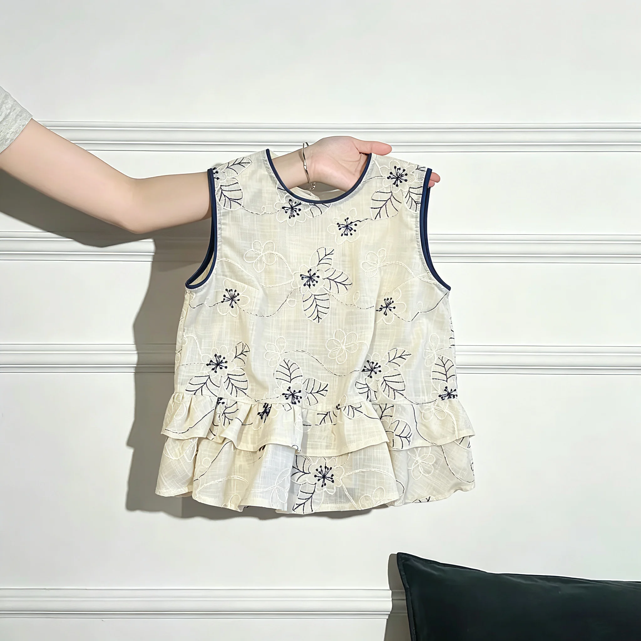 

Retro Embroidered round Neck Vest Unisex Summer Holiday Style Beautiful Lace Trim Splicing Top Women's Casual Loose Fit Shirt