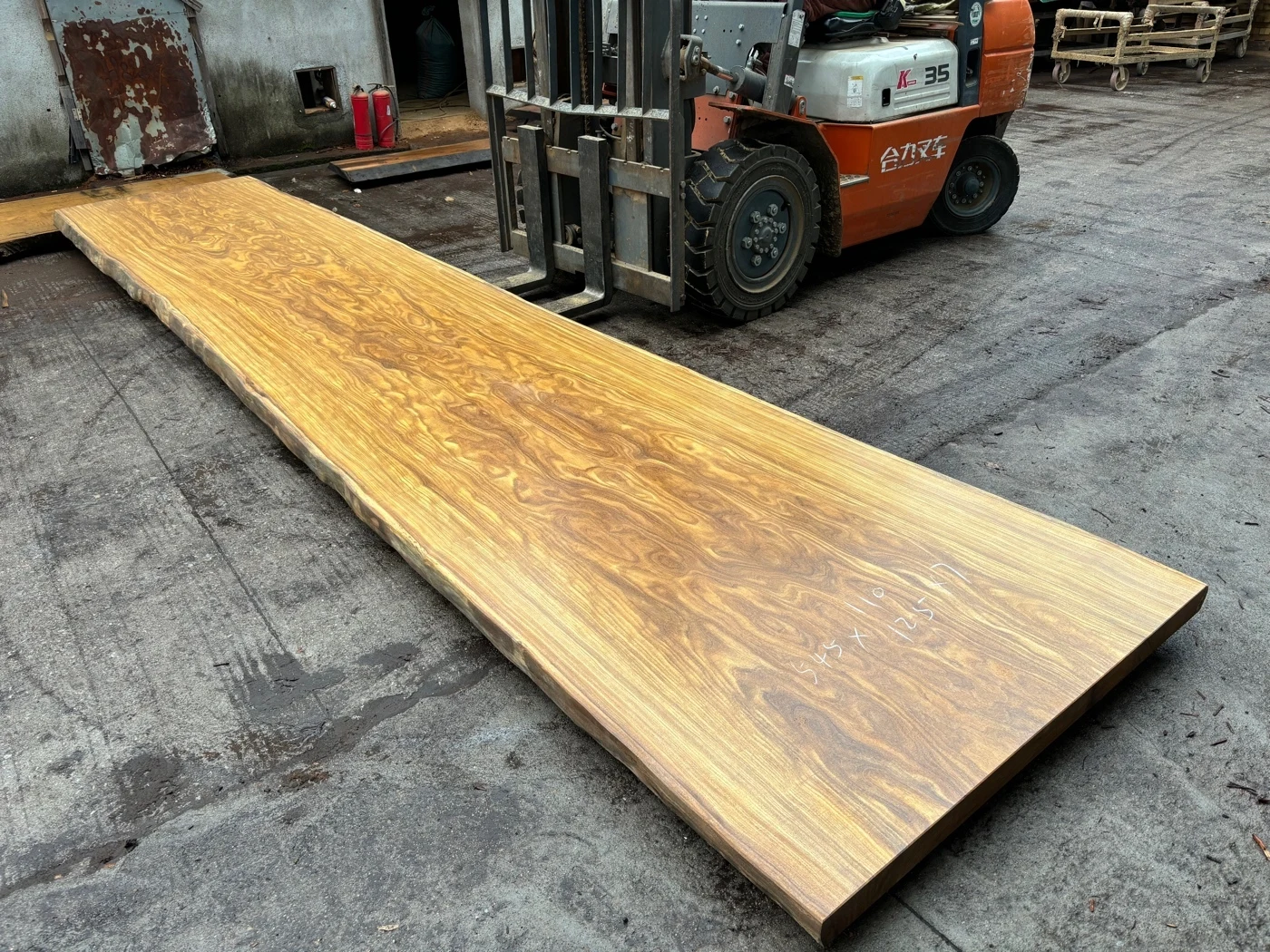Natural Grain & Live Edge - Luxury Solid Wood Table for Opulent Interiors African Teak Wood Slab