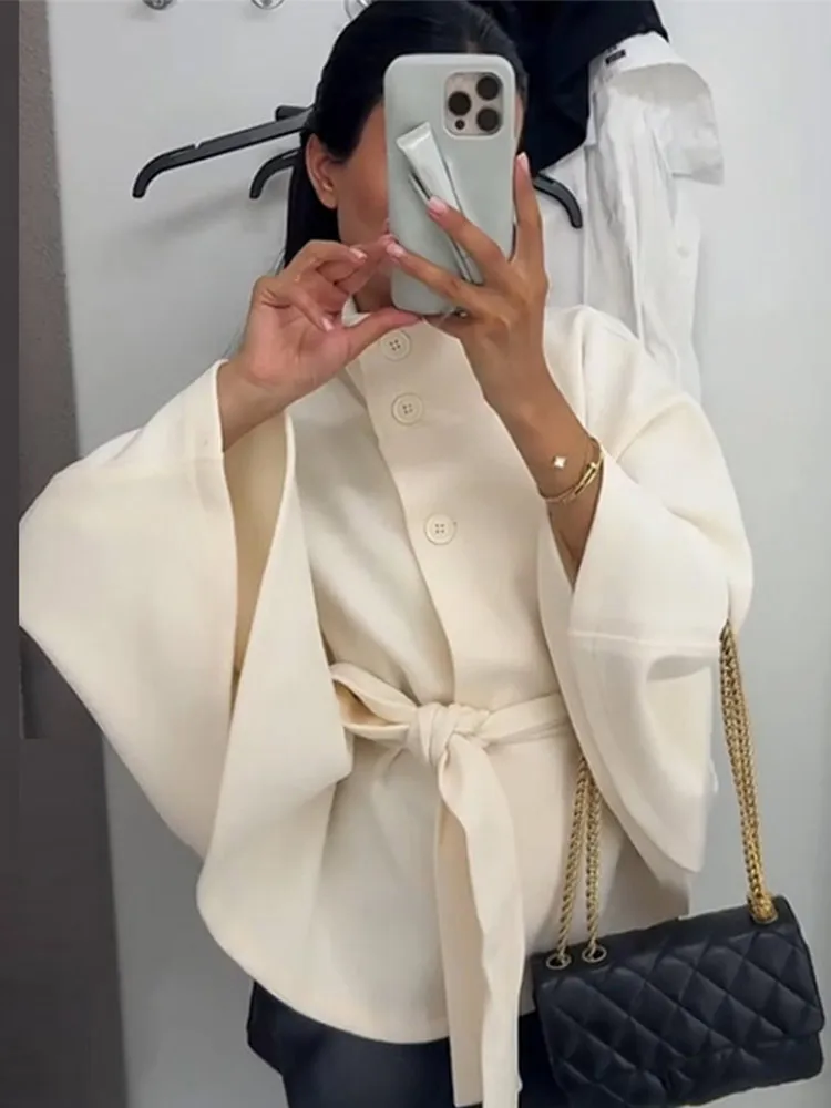 سترة نسائية كبيرة الحجم للتنقل بأكمام طويلة معطف واحد الصدر بفتحة جانبية لخريف 2025 وسادات كتف للشارع