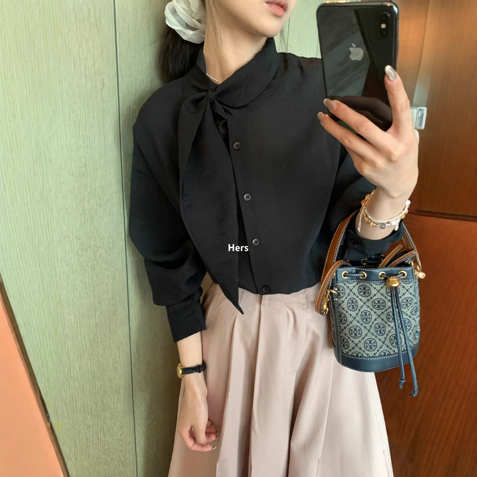 2025 Women's Blouse Autumn Korean Influencer Style Shirt Age Reducing Elegant Design Centric Scarf Collar Long Sleeve Blouse
